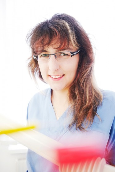 Martina In der Schweiz zertifizierte Mundhygienikerin für Ihre perfekte Zahnreinigung